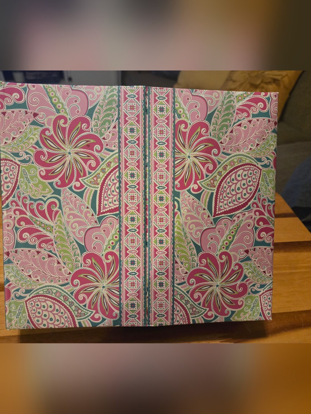 Beautiful Pink And Green Vera BRADLEY stationary Set.